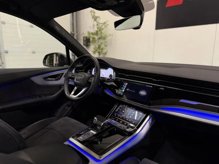 Audi Q7 2021 photo 2