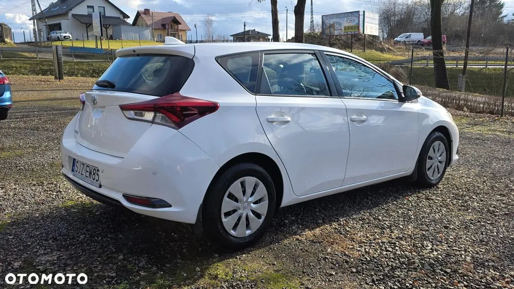 Toyota Auris 2017 photo 5