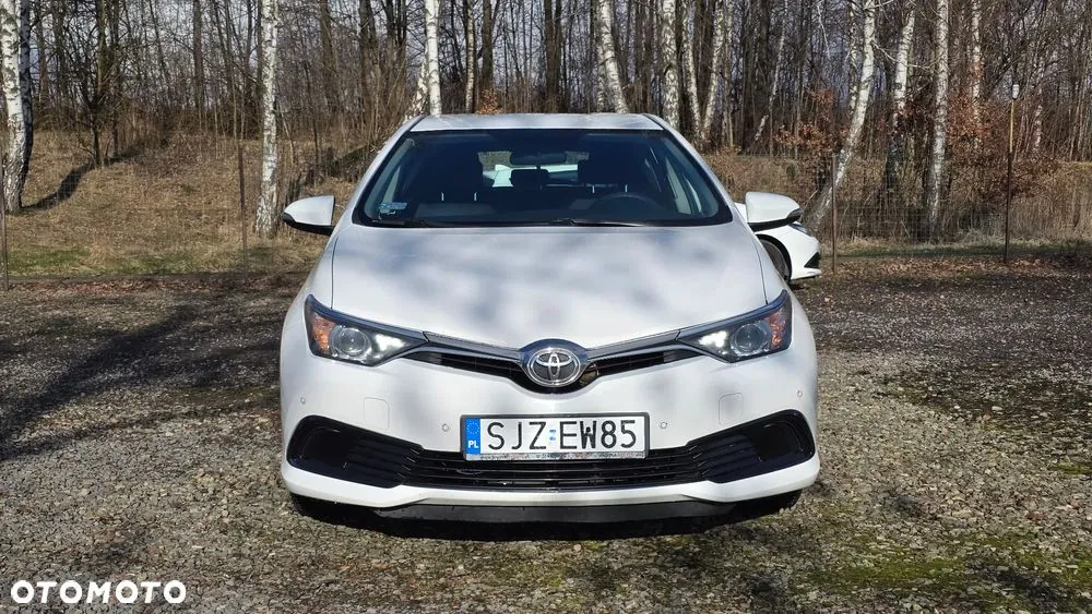 Toyota Auris 2017 photo 2