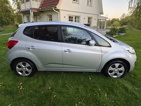 Kia Venga 2010 photo 4