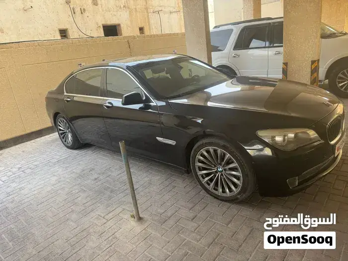 BMW 7 Series 2011 photo 2