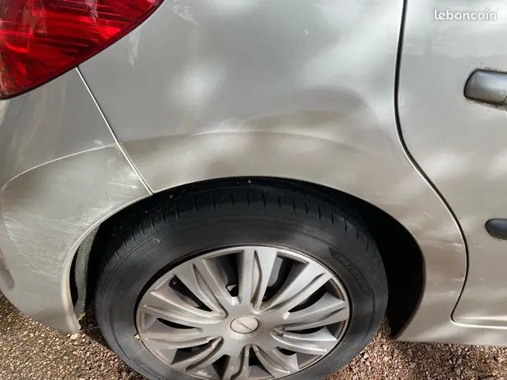Peugeot 207 2007 photo 3