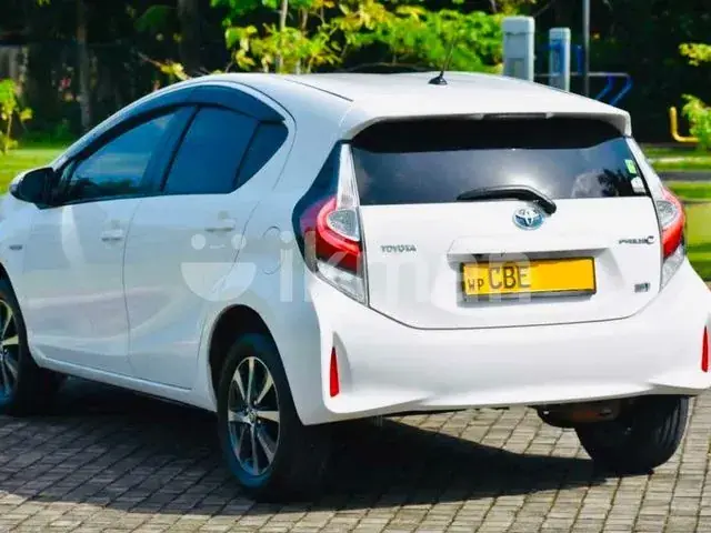 Toyota Aqua 2018 photo 2