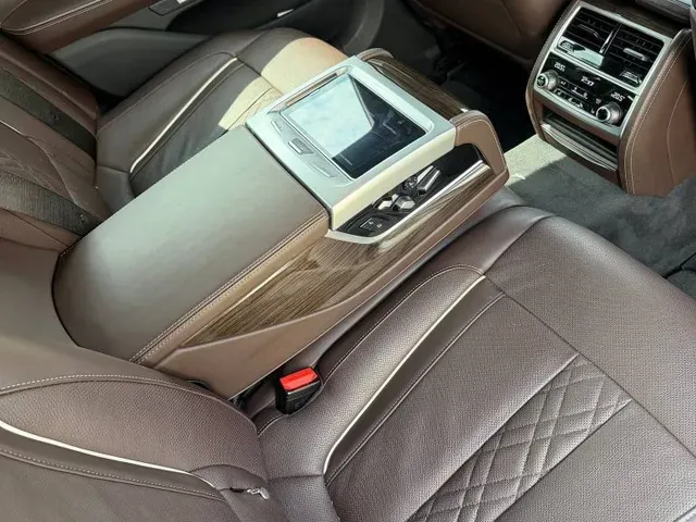 BMW 7 Series 2017 photo 3