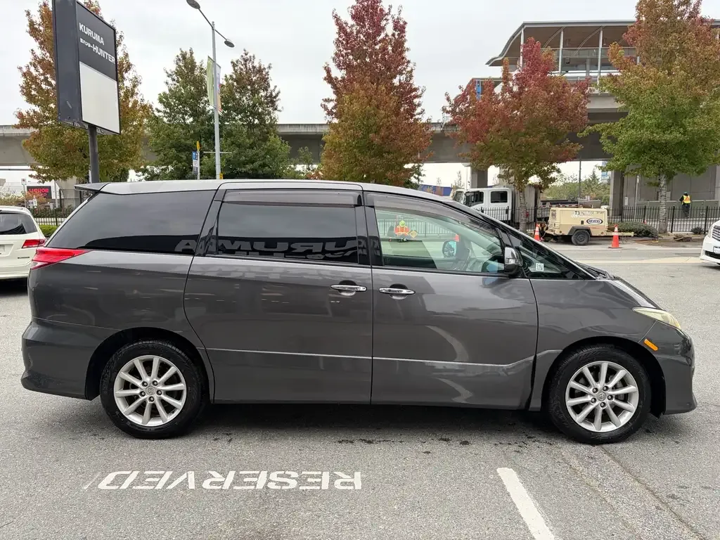 Toyota Estima 2009 photo 4