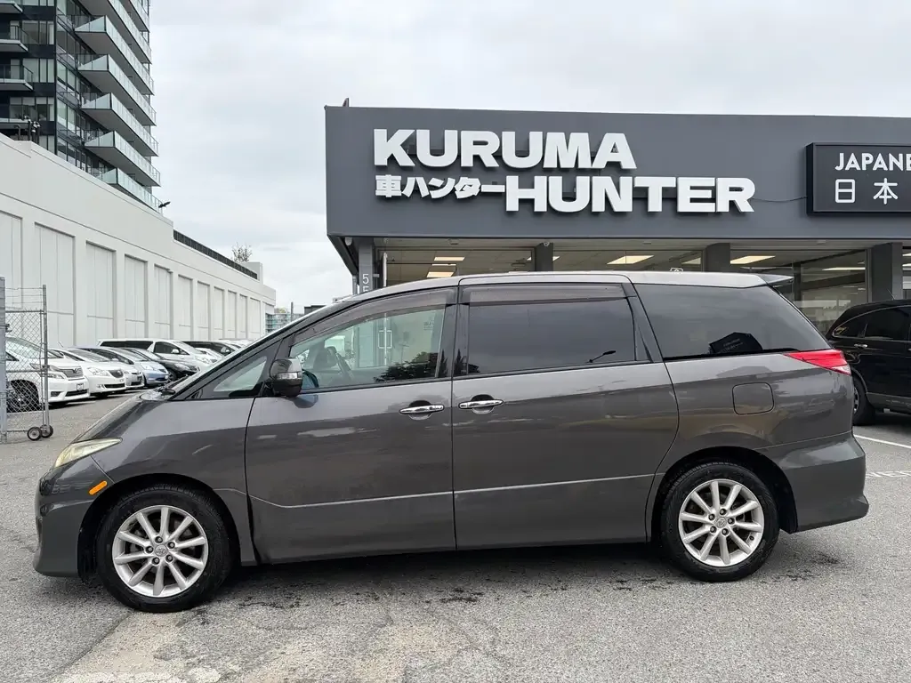 Toyota Estima 2009 photo 5
