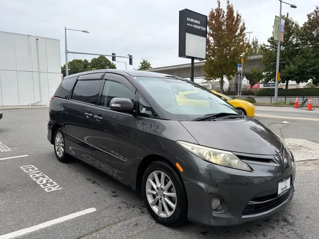Toyota Estima 2009 photo 3