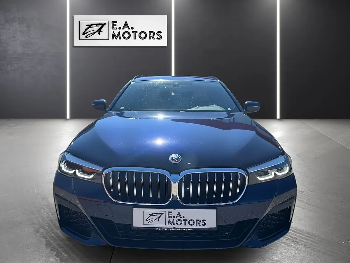 BMW 5 Series 2023 photo 2