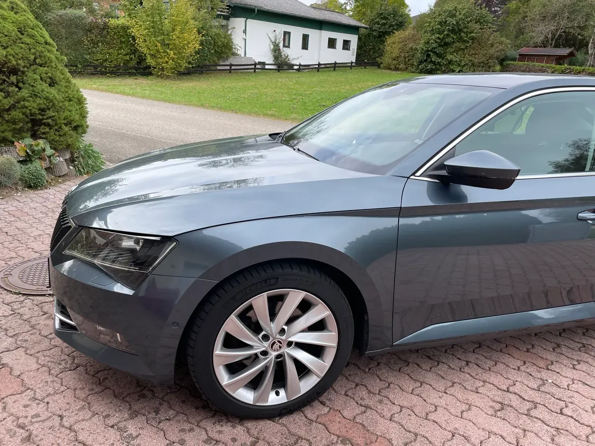 Skoda Superb 2015 photo 2