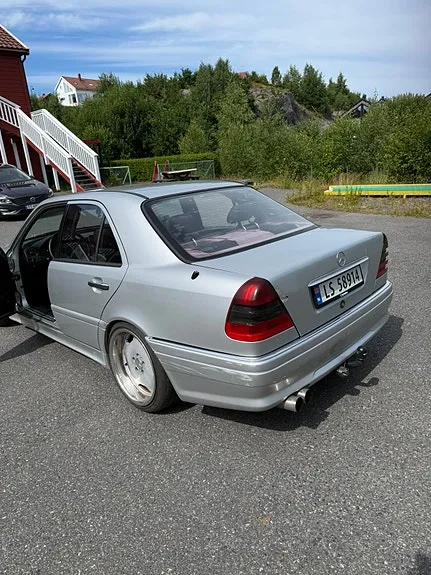 Mercedes-Benz C280