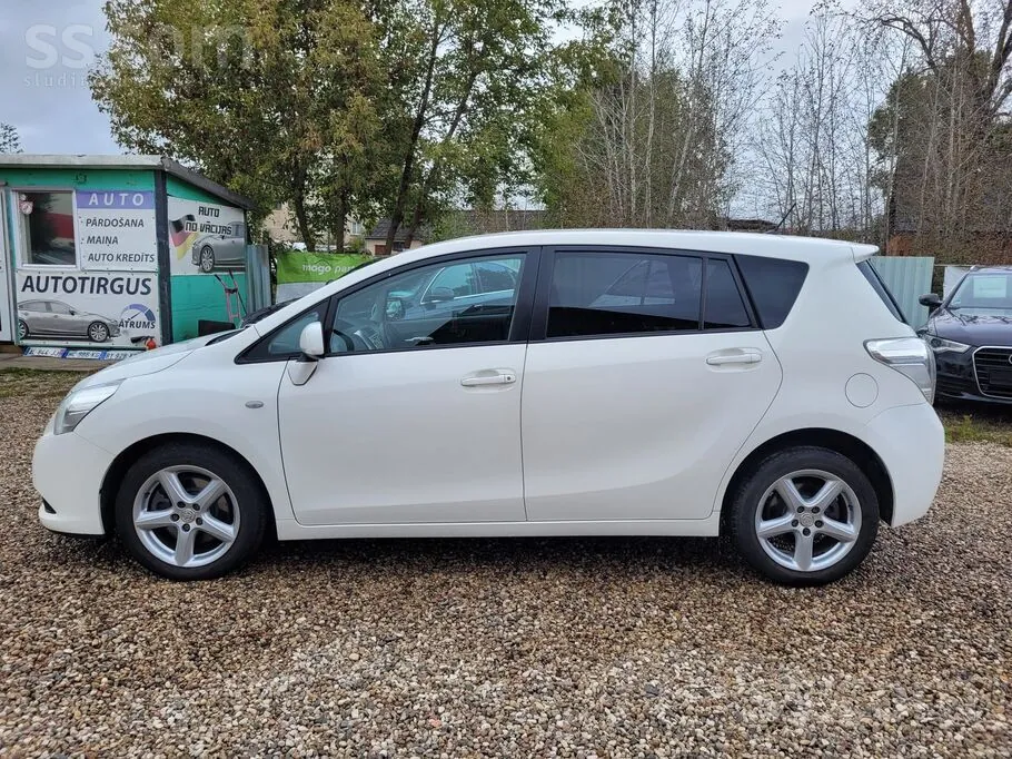 Toyota Verso 2012 photo 4
