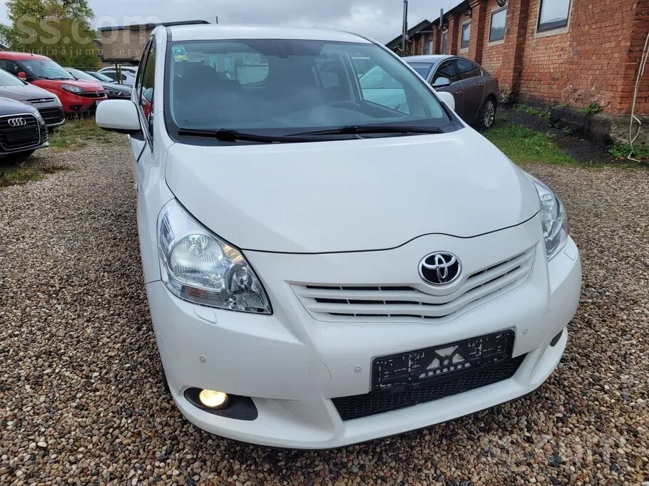 Toyota Verso 2012 photo 2