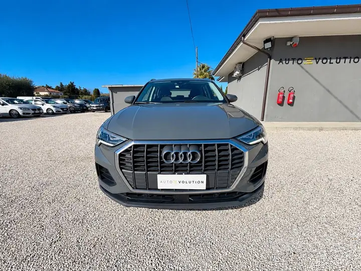 Audi Q3 2022 photo 2