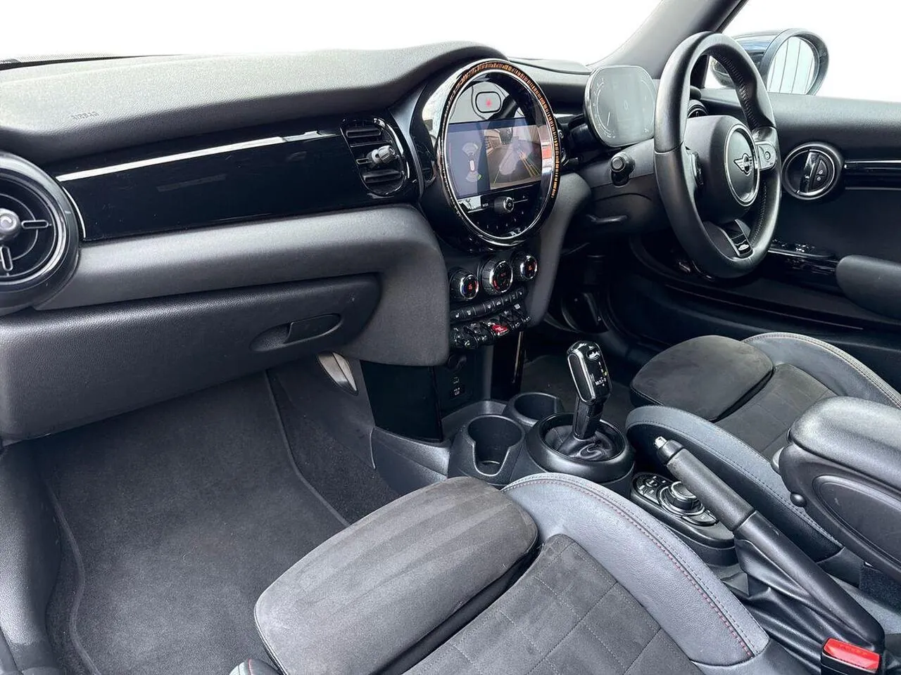 Mini Hatch 2021 photo 2