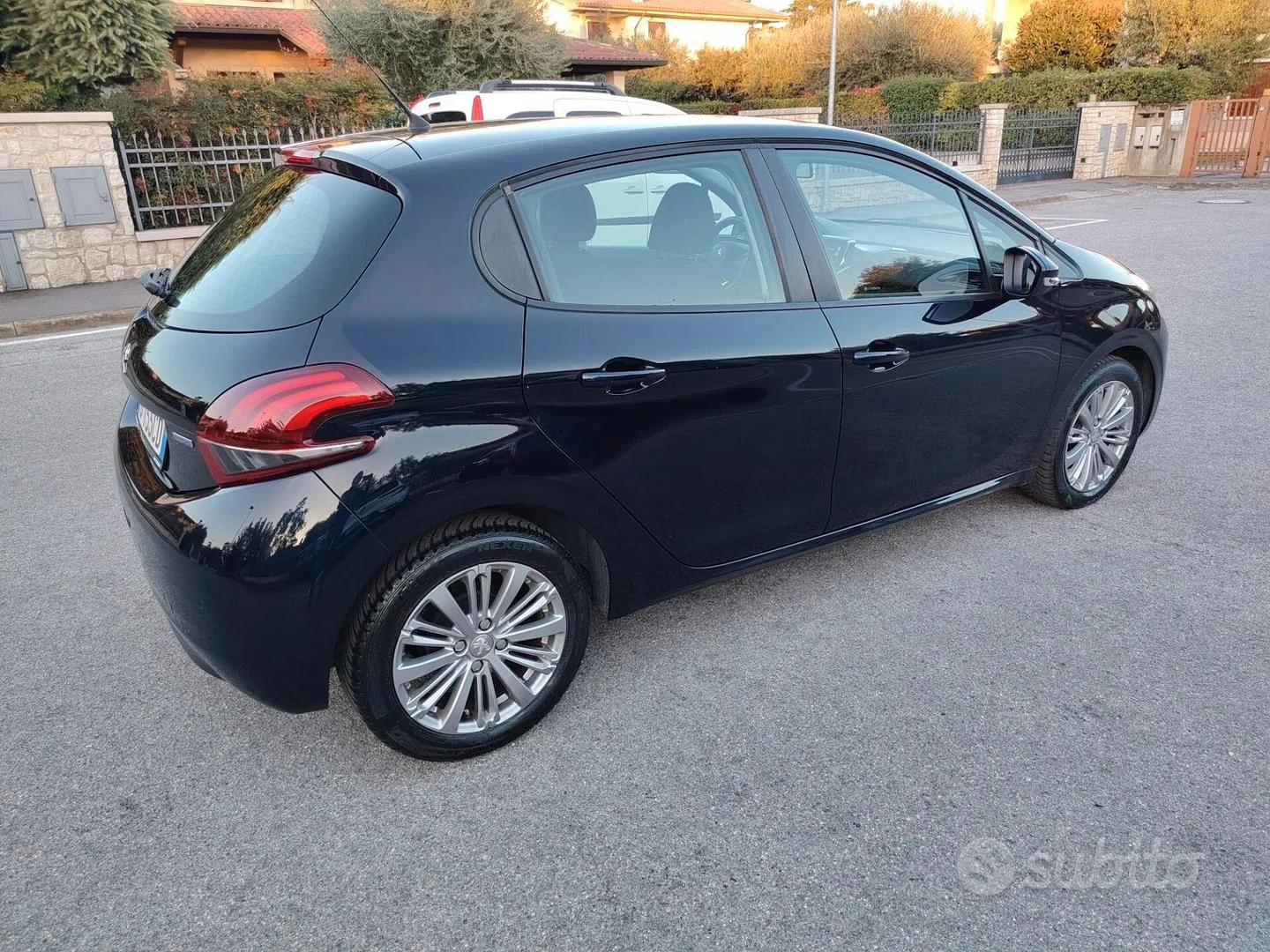 Peugeot 208 2016 photo 3