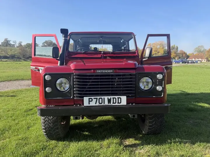 Land Rover Defender 90 1996 photo 3