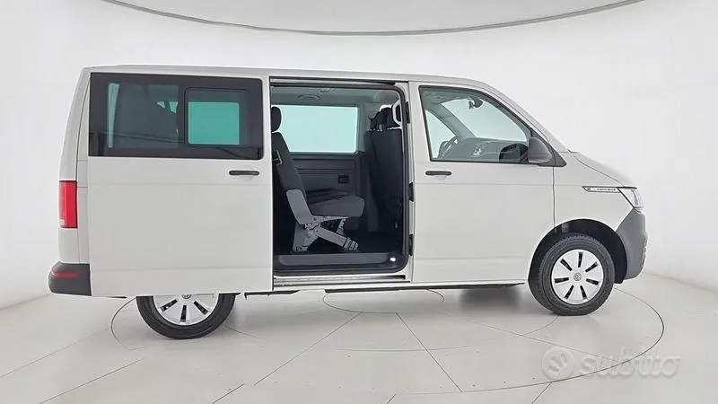 Volkswagen Caravelle 2023 photo 2