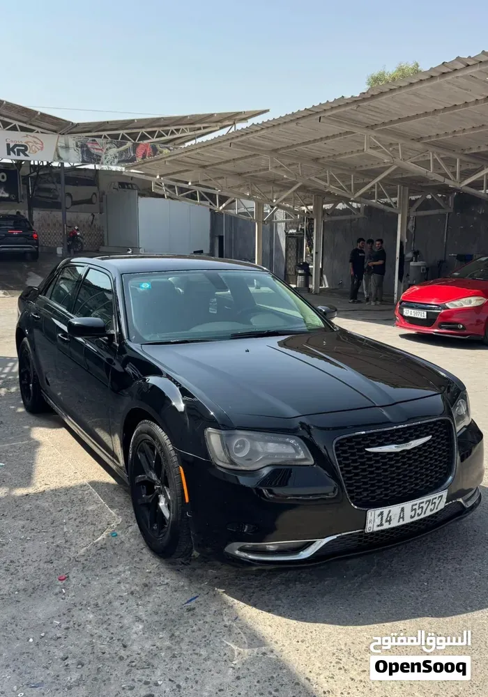 Chrysler 300 2018 photo 2