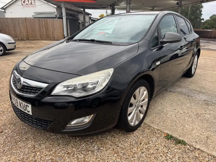 Vauxhall Astra 2010 photo 3