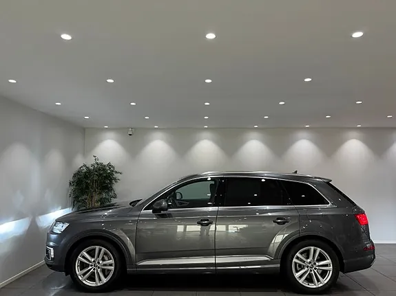 Audi Q7 2018 photo 2