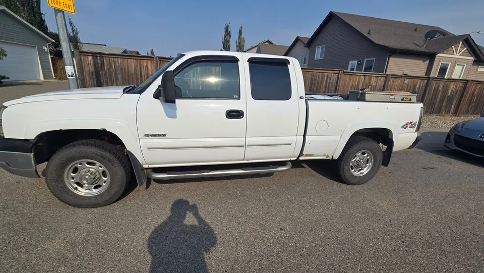 Chevrolet Silverado 2500 2003 photo 3
