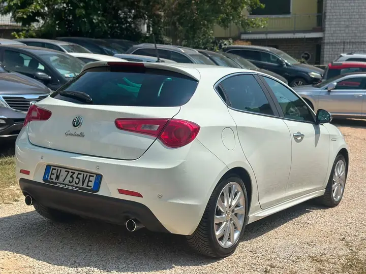 Alfa Romeo Giulietta 2014 photo 4