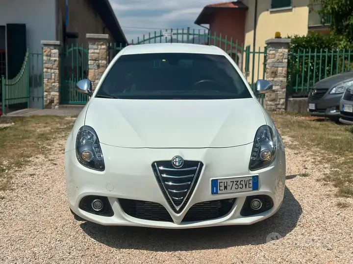 Alfa Romeo Giulietta 2014 photo 2
