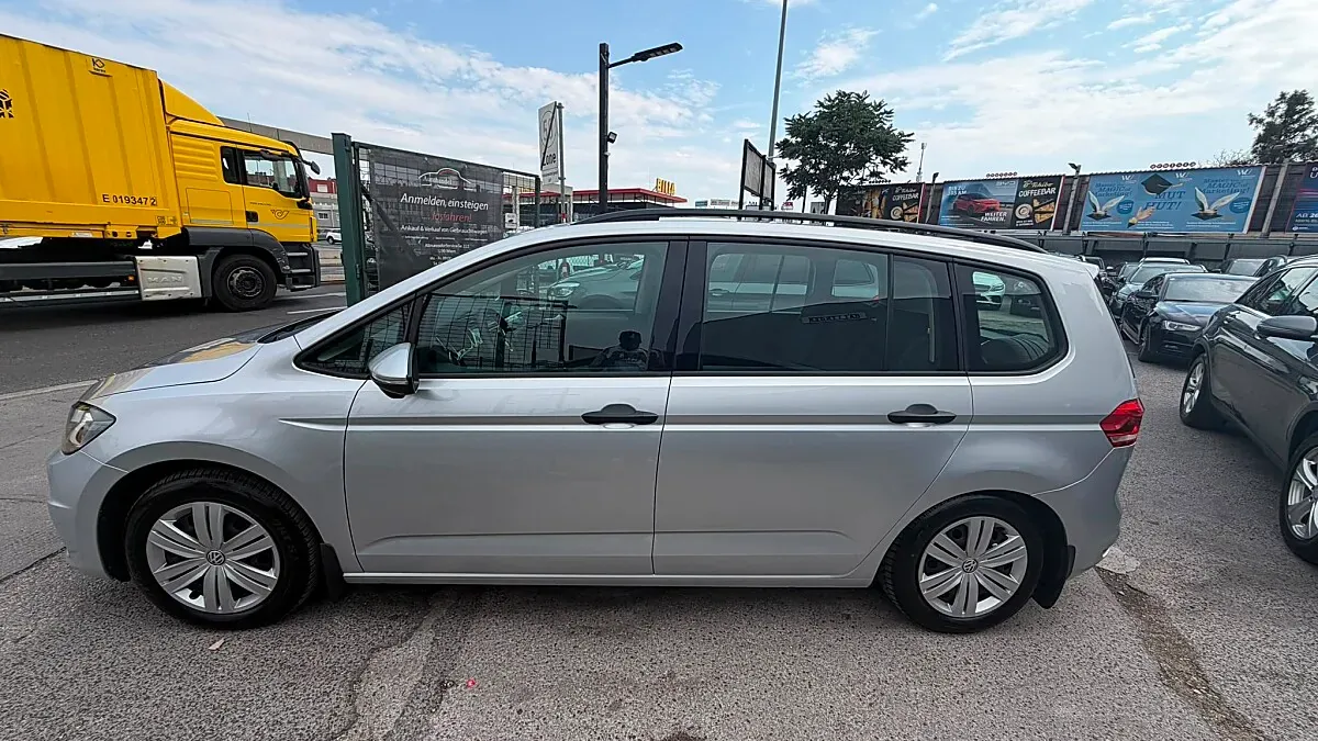Volkswagen Touran 2016 photo 2