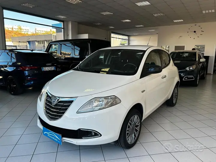 Lancia Ypsilon 2013 photo 2