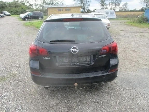 Opel Astra 2011 photo 4
