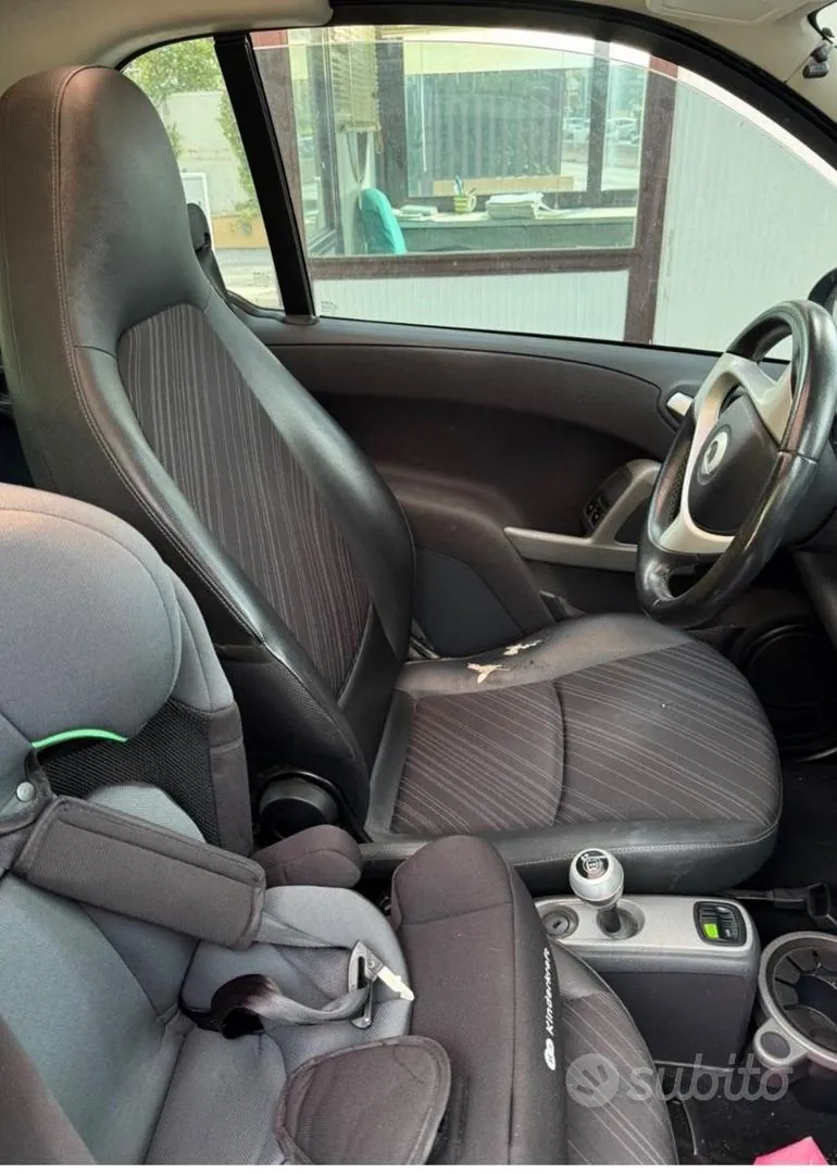Smart Fortwo 2011 photo 2