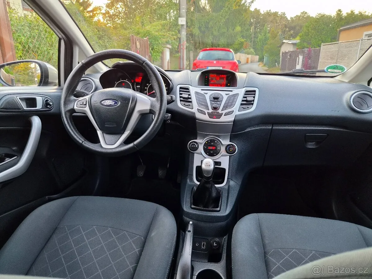 Ford Fiesta 2012 photo 5