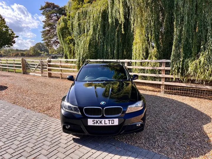 BMW 3 Series 2009 photo 2