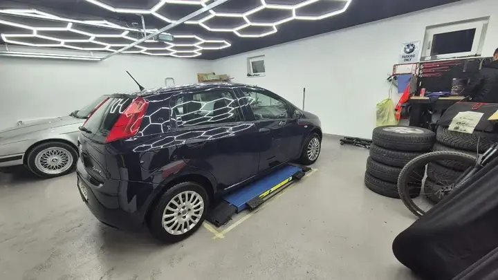 Fiat Punto 2010 photo 2