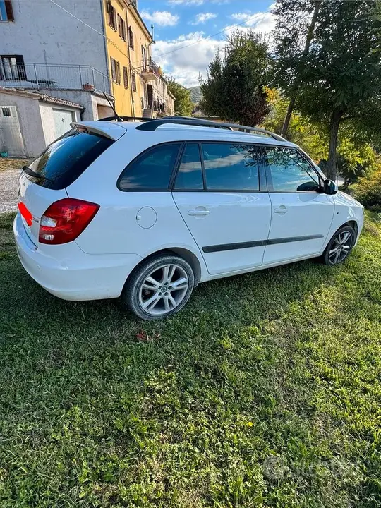 Skoda Fabia 2012 photo 3