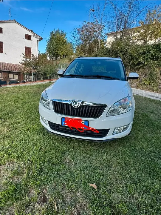 Skoda Fabia 2012 photo 2
