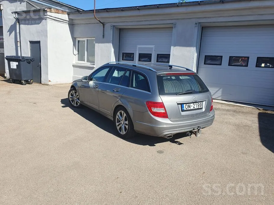 Mercedes-Benz C220 2012 photo 2