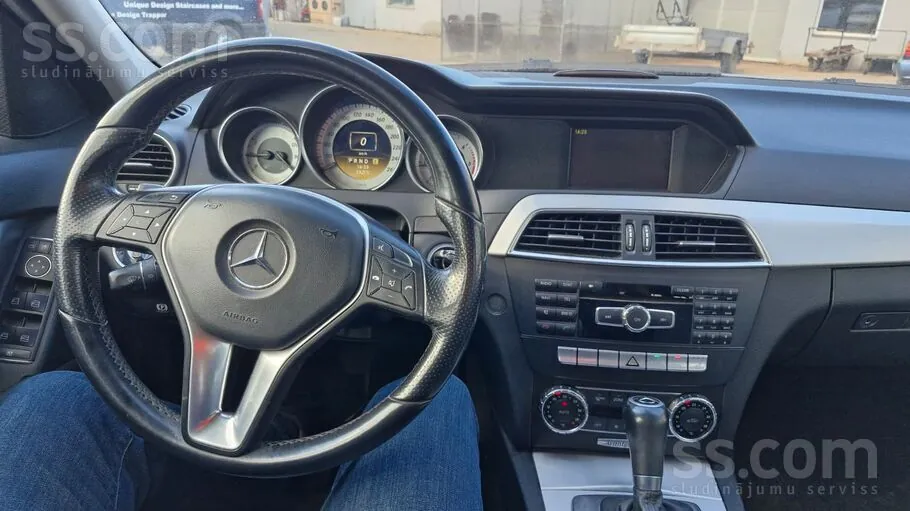 Mercedes-Benz C220 2012 photo 3