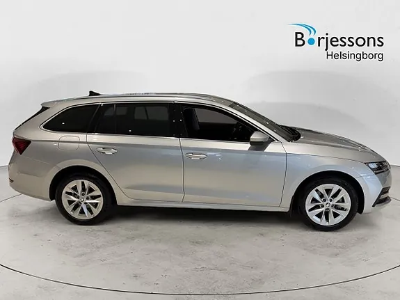 Skoda Octavia 2024 photo 2