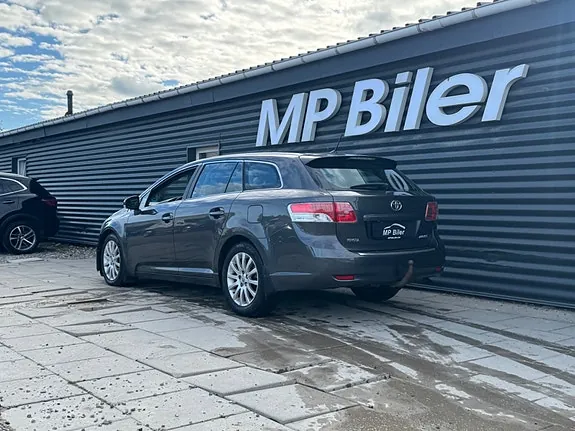 Toyota Avensis 2011 photo 3