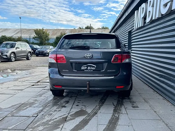 Toyota Avensis 2011 photo 4