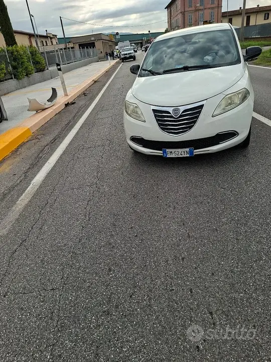 Lancia Ypsilon 2012 photo 2