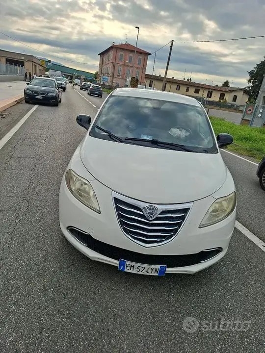 Lancia Ypsilon