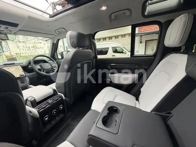 Land Rover Defender 2026 photo 5