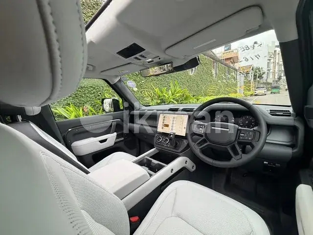 Land Rover Defender 2026 photo 4