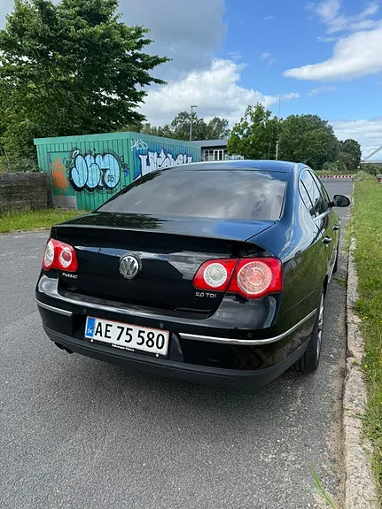 Volkswagen Passat 2009 photo 2