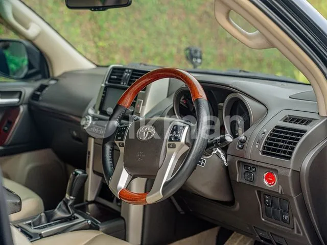 Toyota Land Cruiser Prado 2011 photo 5