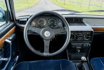 BMW Série 5 1981 photo 2
