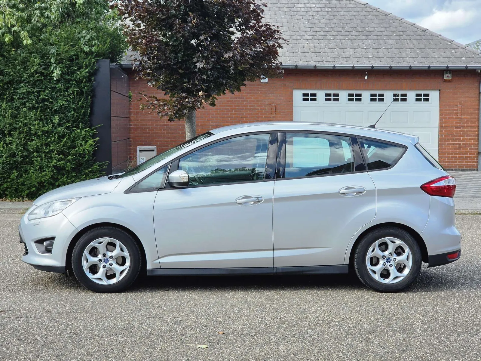 Ford C-Max 2011 photo 3