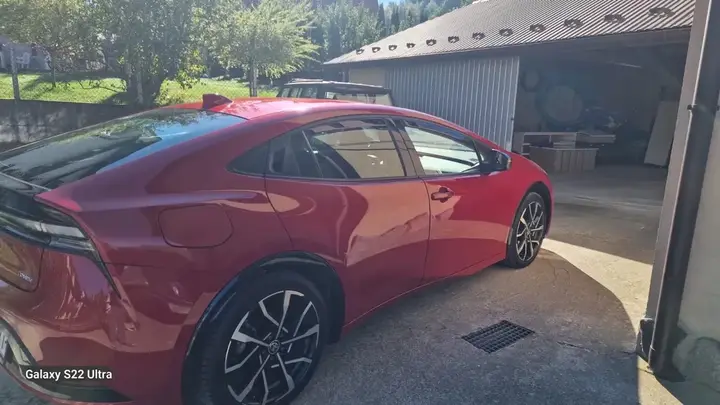 Toyota Prius 2023 photo 2
